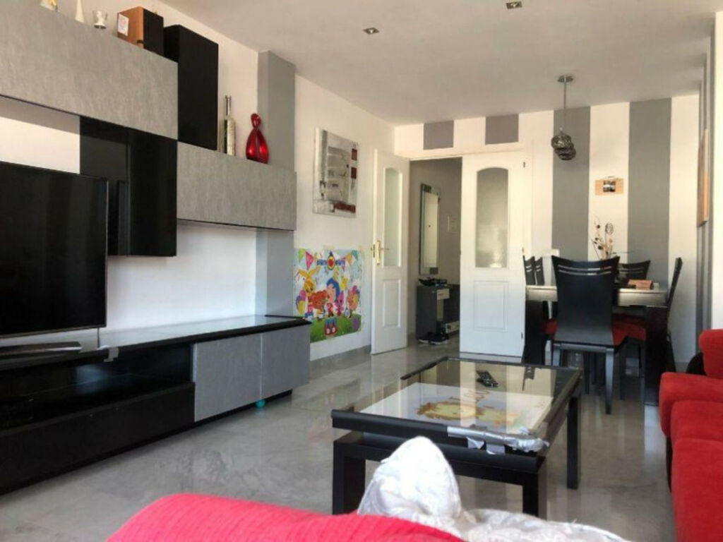 Middle Floor Apartment Nueva Andalucía Málaga - image 6