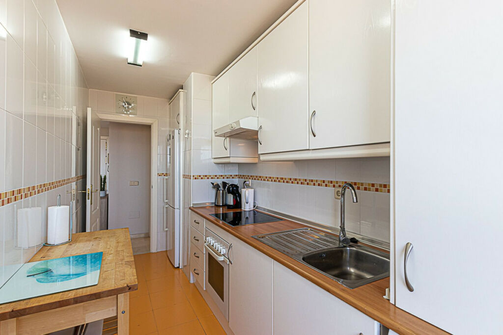 Middle Floor Apartment Benalmadena Málaga - image 6