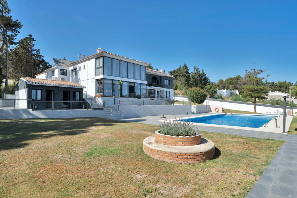 Detached Villa El Chaparral Málaga - image 6