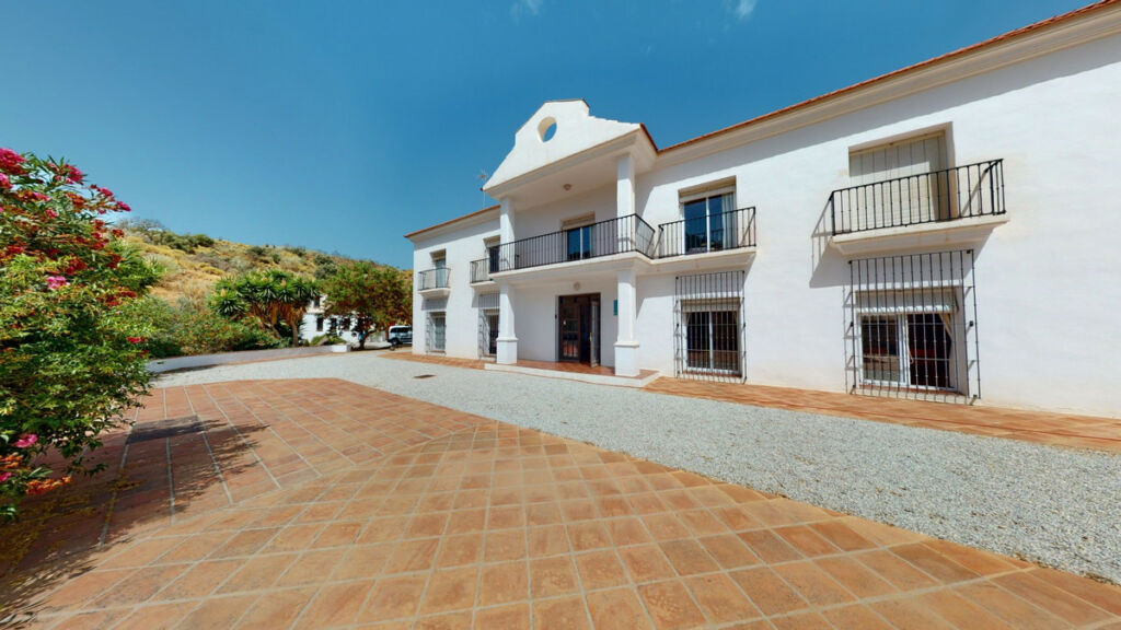 Detached Villa Macharaviaya Málaga - image 6