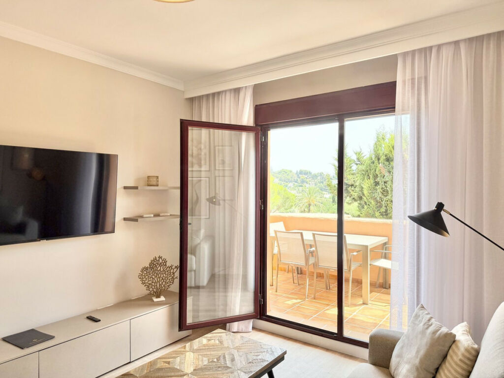 Middle Floor Apartment Benahavís Málaga - image 6