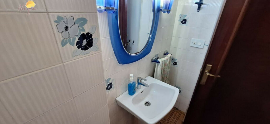 Middle Floor Apartment Torrevieja Alicante - image 6