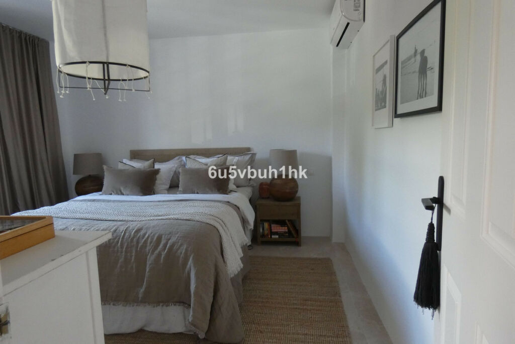 Middle Floor Apartment La Duquesa Málaga - image 6