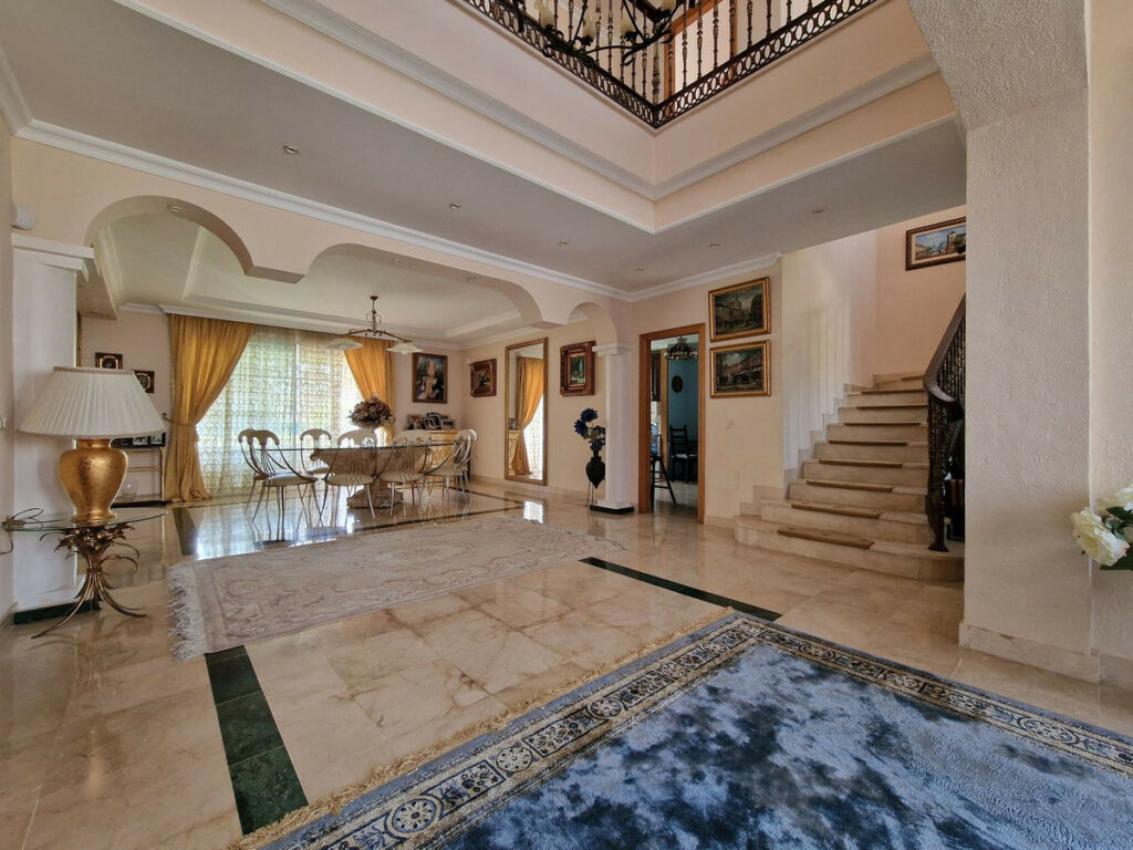 Detached Villa Guadalmina Baja Málaga - image 10