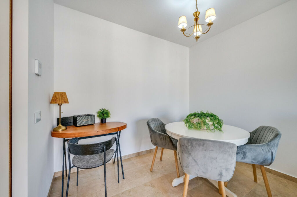 Middle Floor Apartment La Duquesa Málaga - image 8
