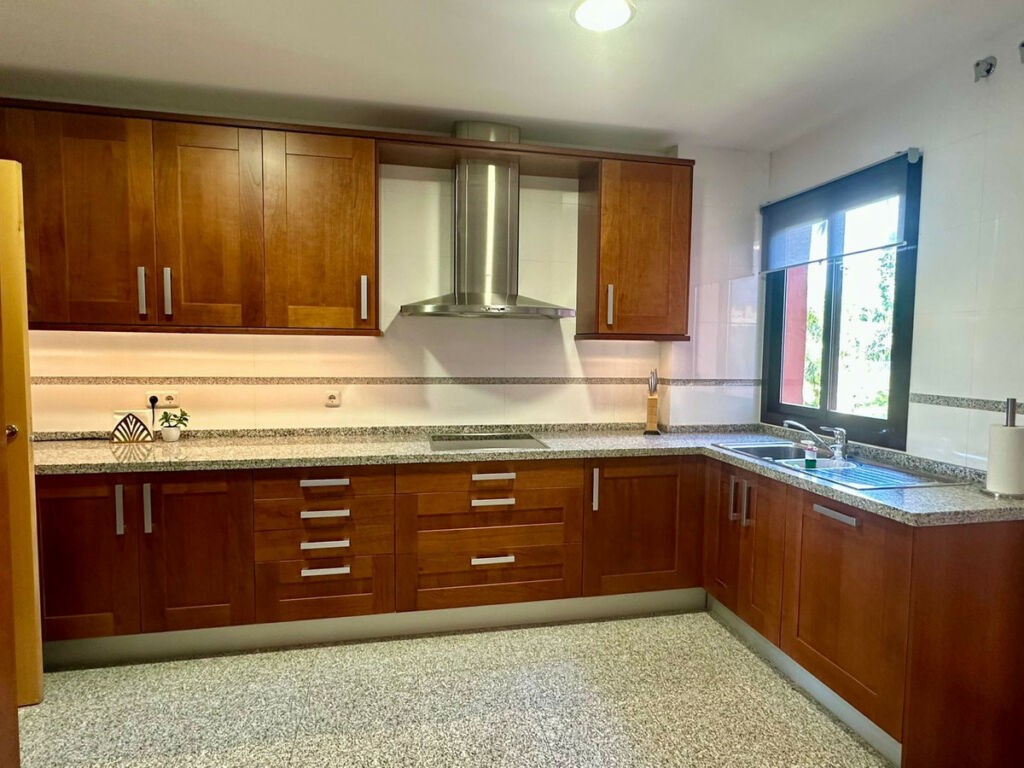 Middle Floor Apartment Estepona Málaga - image 6