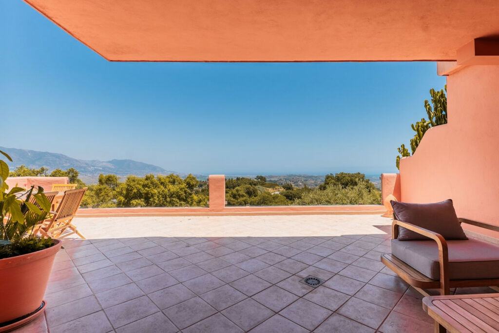 Middle Floor Apartment La Mairena Málaga - image 6