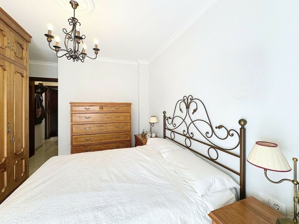 Middle Floor Apartment Estepona Málaga - image 6