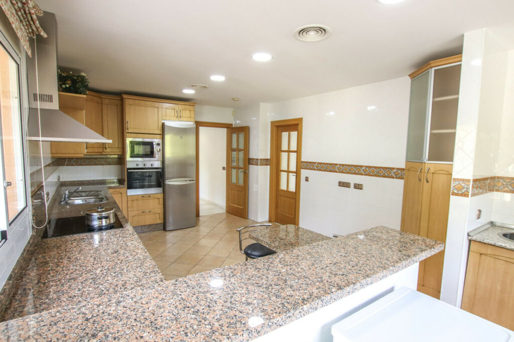 Detached Villa El Rosario Málaga - image 6