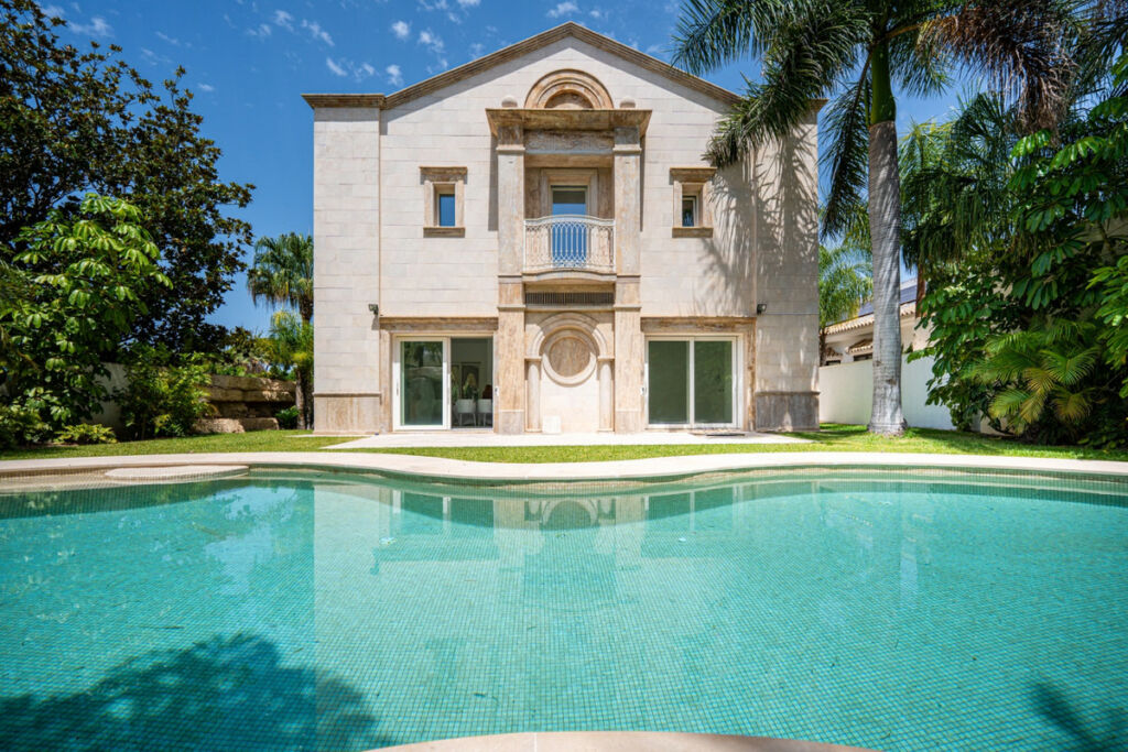 Detached Villa Marbella Málaga - image 6