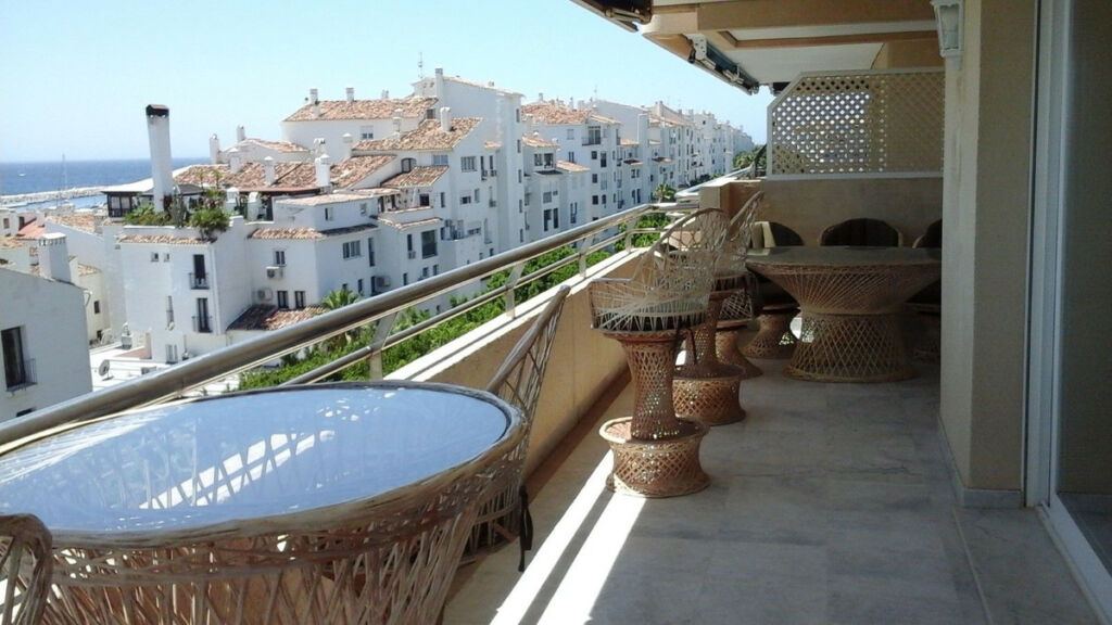 Middle Floor Apartment Puerto Banús Málaga - image 5