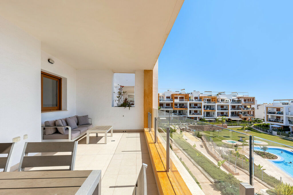 Middle Floor Apartment Villamartin Alicante - image 6