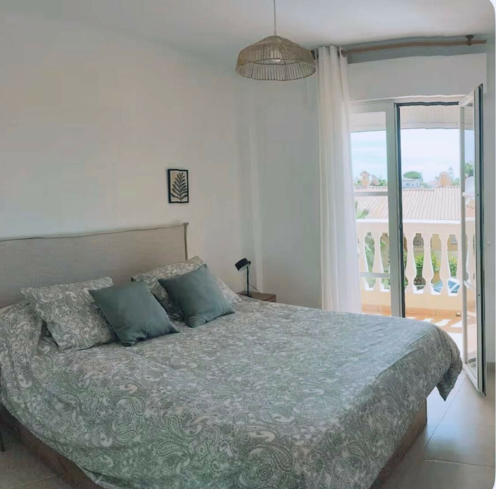 Middle Floor Apartment El Faro Málaga - image 6