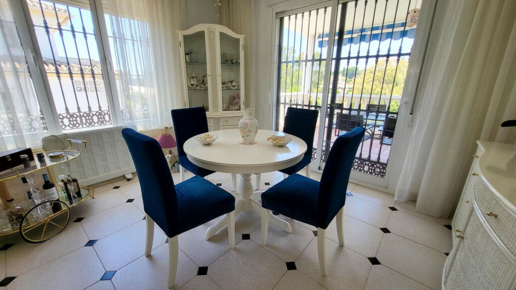 Detached Villa Elviria Málaga - image 6