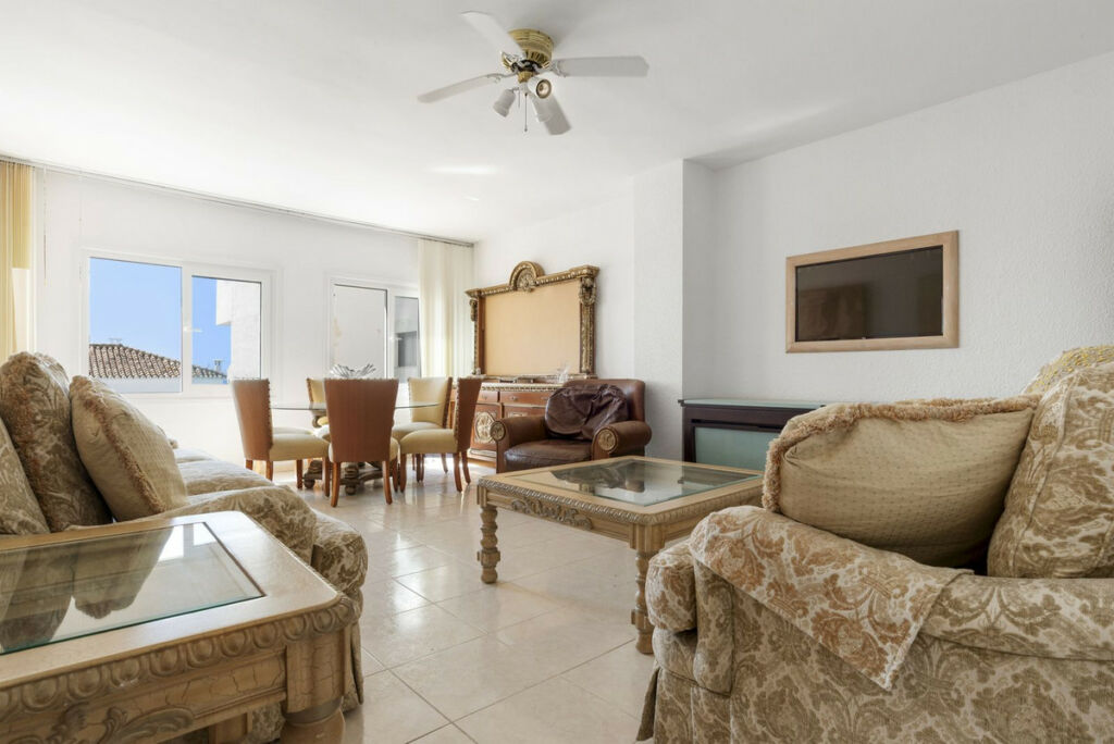 Middle Floor Apartment Puerto Banús Málaga - image 6