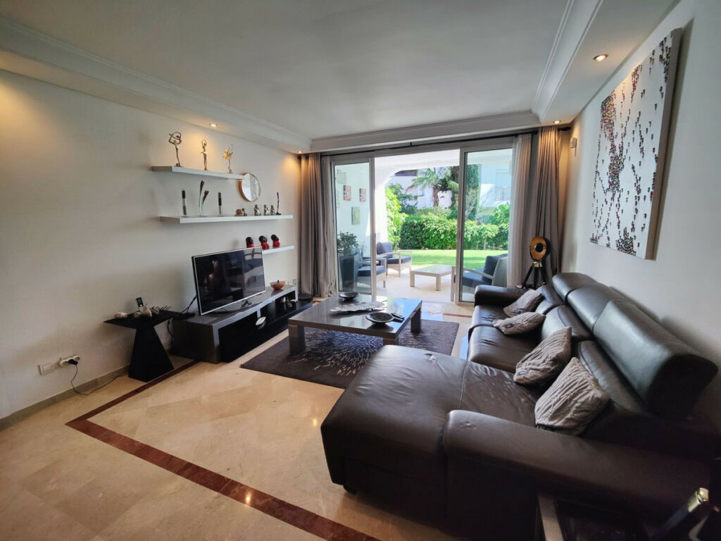 Ground Floor Apartment Puerto Banús Málaga - image 6