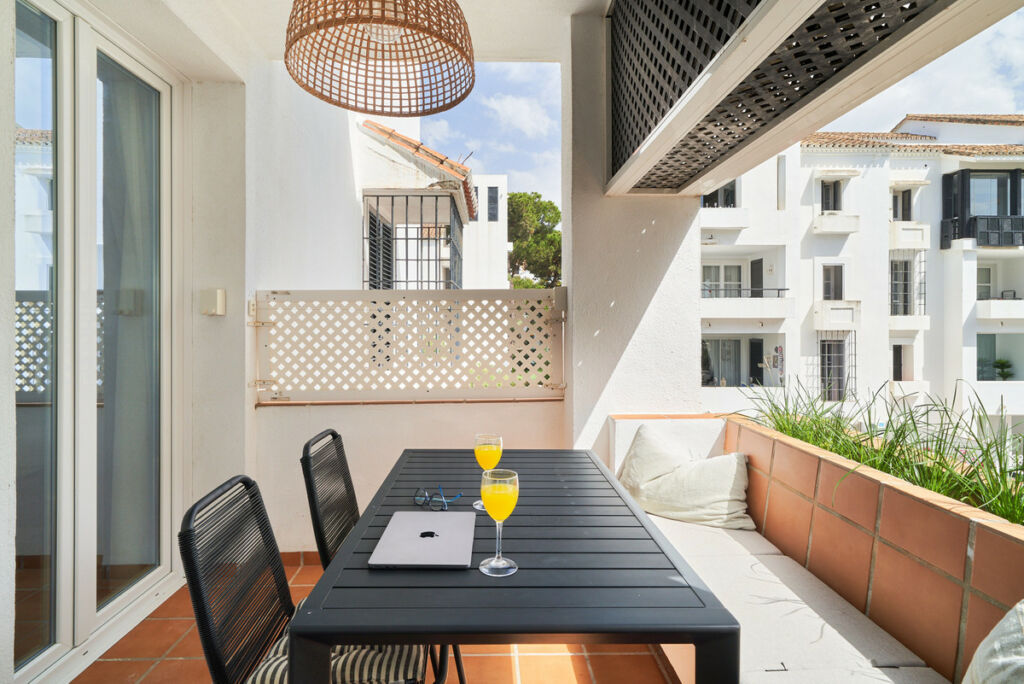 Middle Floor Apartment Elviria Málaga - image 6