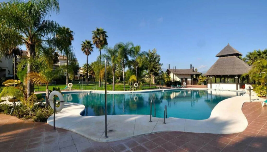 Residential Plot El Paraiso Málaga - image 6