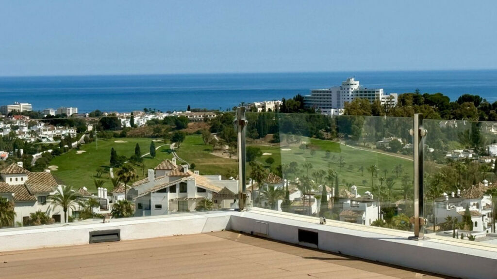 Detached Villa El Paraiso Málaga - image 6