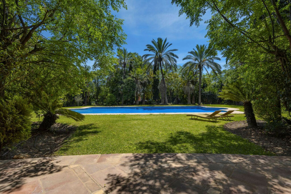 Detached Villa Nagüeles Málaga - image 7