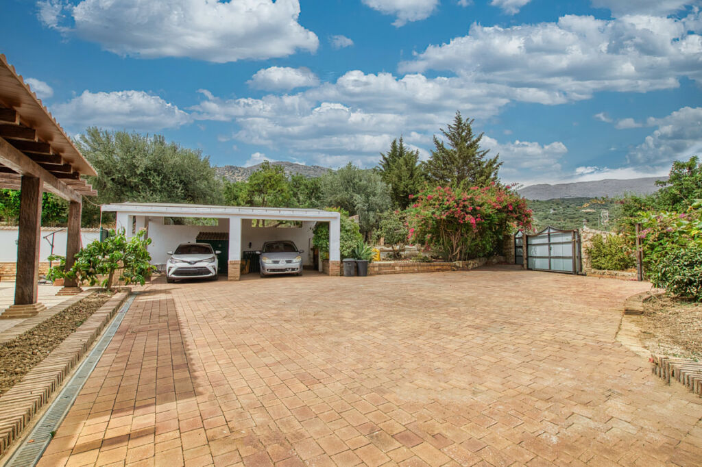 Detached Villa Periana Málaga - image 7