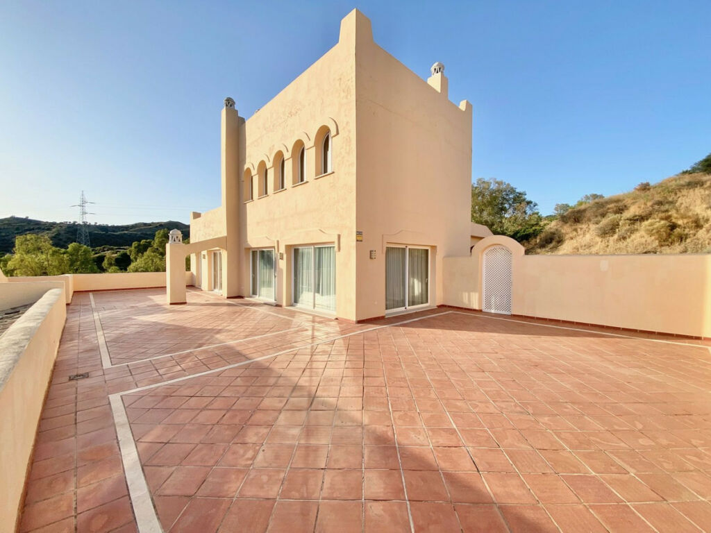 Penthouse Duplex Elviria Málaga - image 6