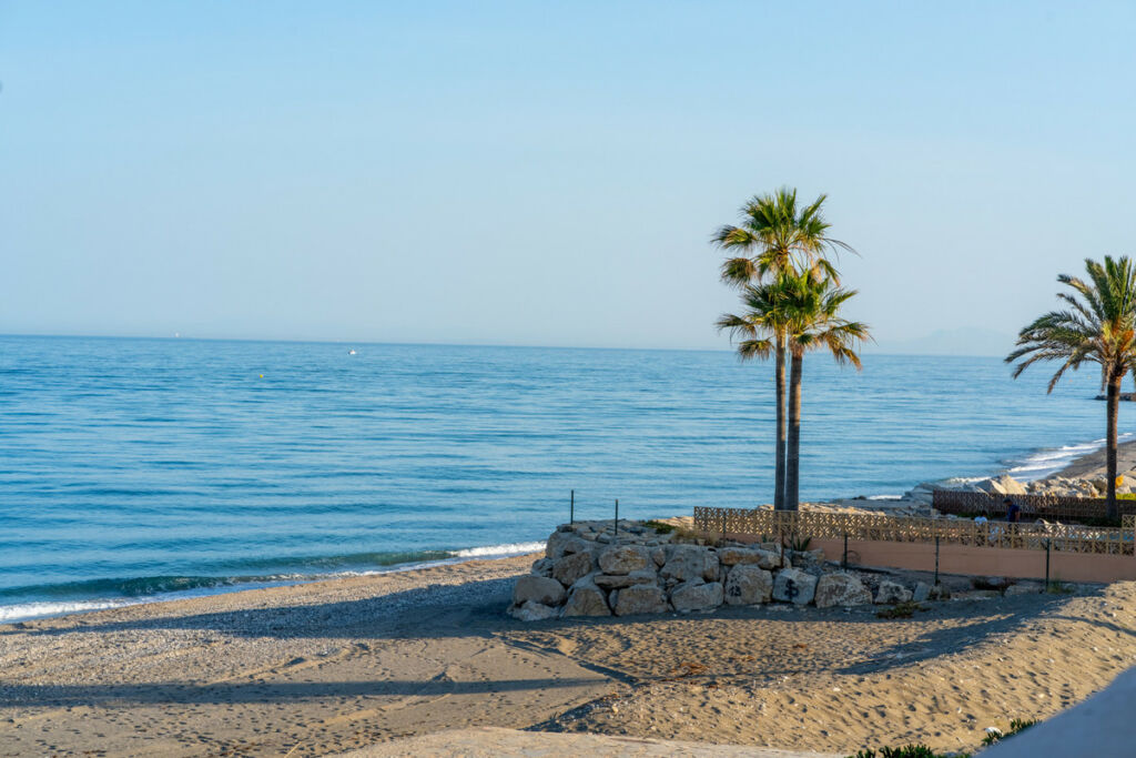 Middle Floor Apartment Estepona Málaga - image 6