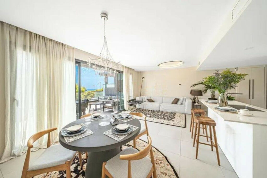 Middle Floor Apartment Estepona Málaga - image 7