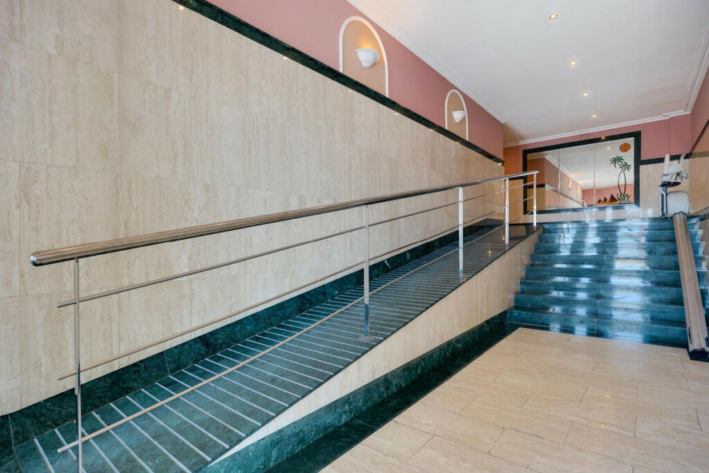 Middle Floor Apartment Torrevieja Alicante - image 6