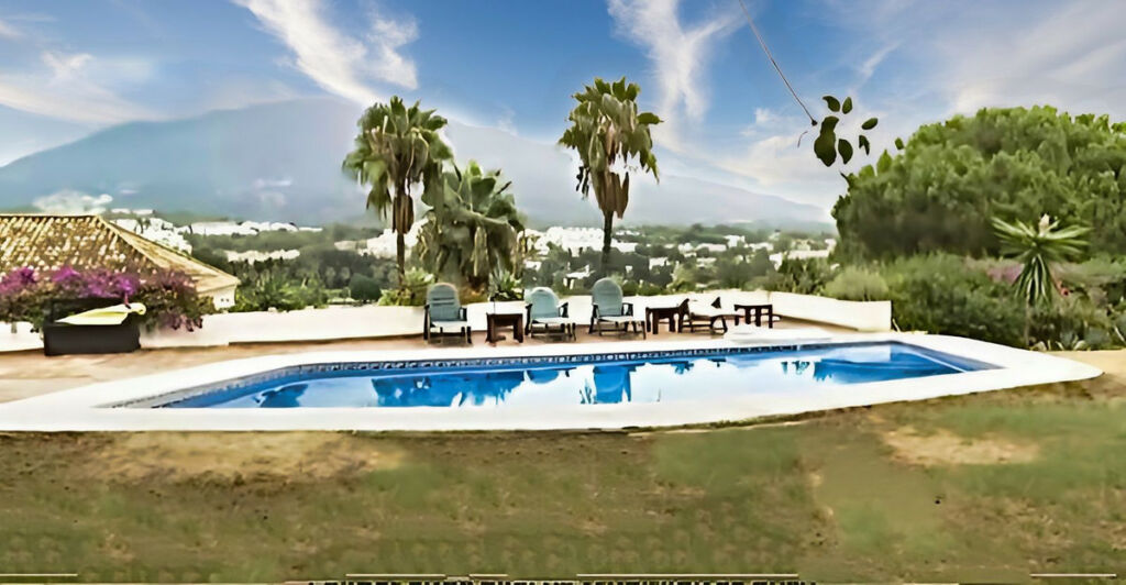 Detached Villa Nueva Andalucía Málaga - image 6