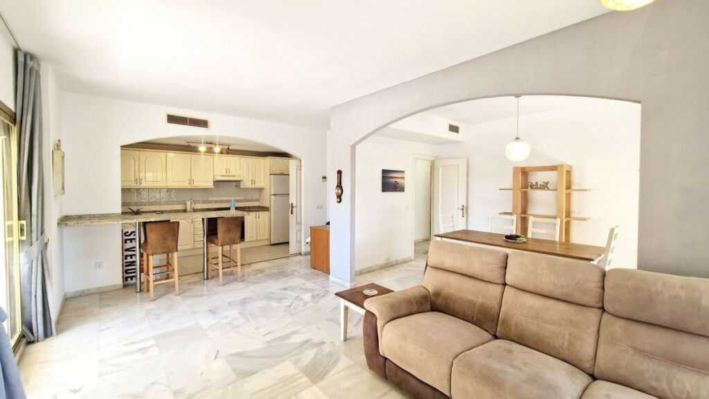 Middle Floor Apartment Fuengirola Málaga - image 7