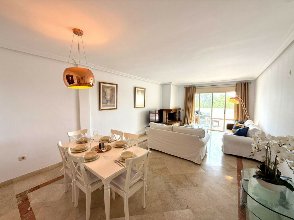 Middle Floor Apartment Nueva Andalucía Málaga - image 7