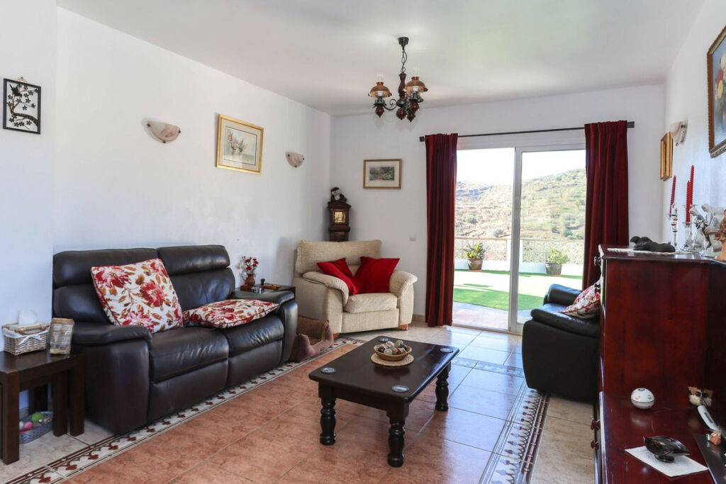 Detached Villa Tolox Málaga - image 7
