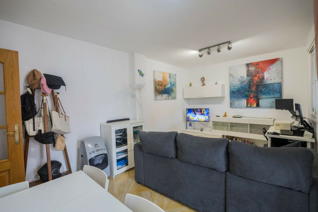 Middle Floor Apartment Benalmadena Málaga - image 7