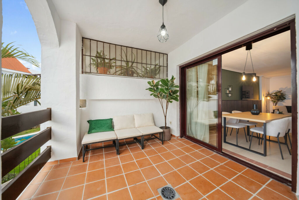 Middle Floor Apartment Nueva Andalucía Málaga - image 7