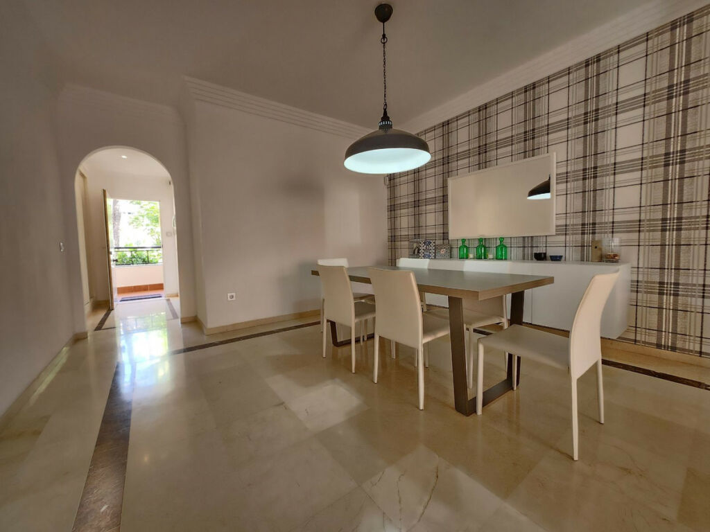 Middle Floor Apartment Nueva Andalucía Málaga - image 7