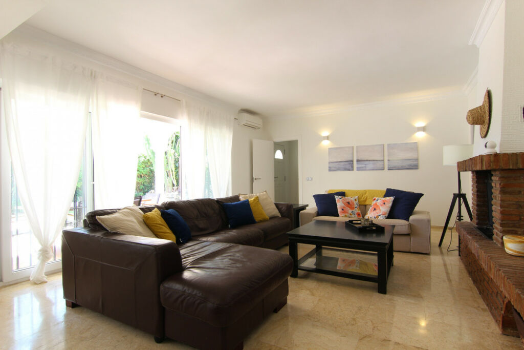 Detached Villa Estepona Málaga - image 7