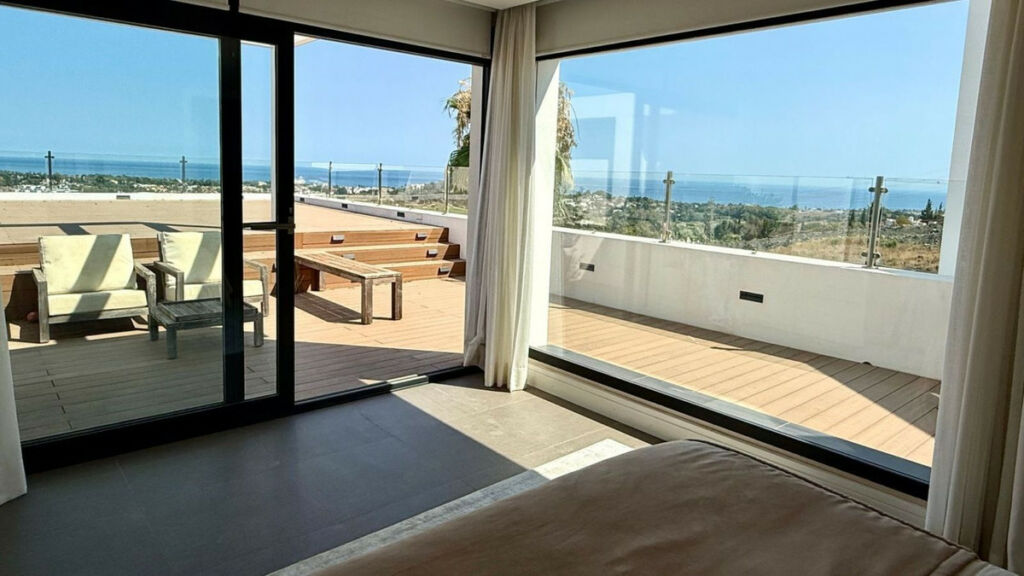 Detached Villa El Paraiso Málaga - image 7