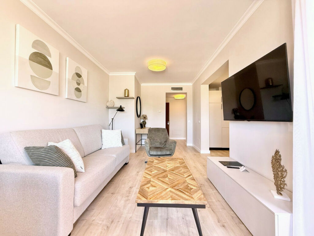 Top Floor Apartment Benahavís Málaga - image 3