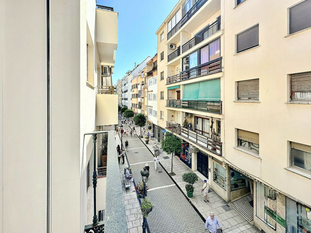 Middle Floor Apartment Estepona Málaga - image 7