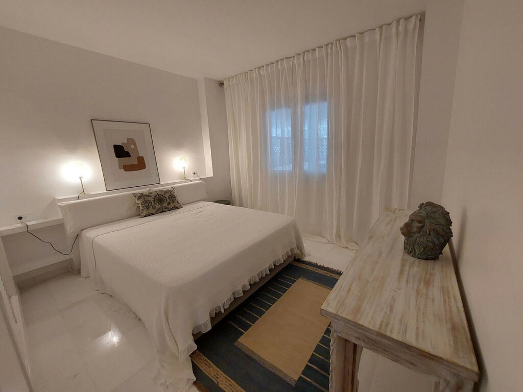 Middle Floor Apartment Puerto Banús Málaga - image 7