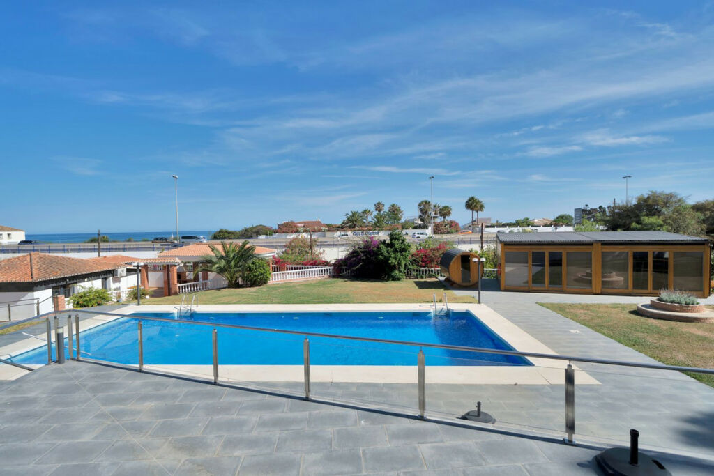 Detached Villa El Chaparral Málaga - image 7