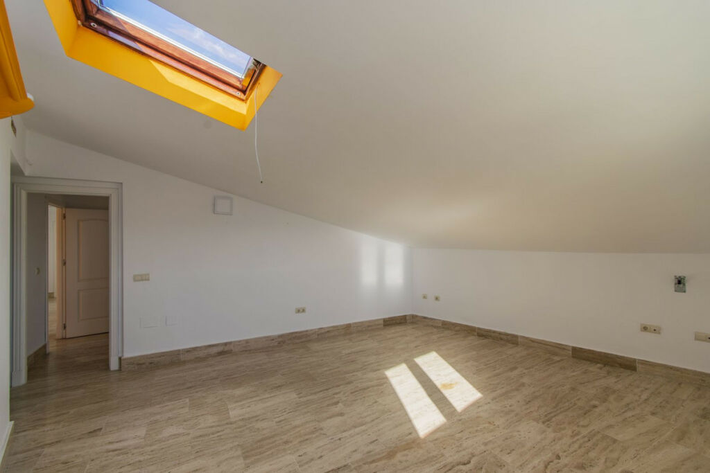 Penthouse Torrequebrada Málaga - image 7
