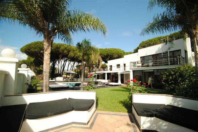 Detached Villa Cabopino Málaga - image 7