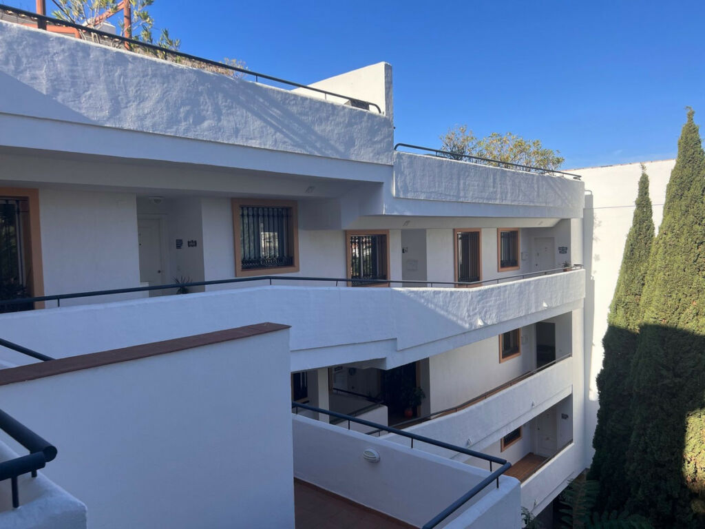 Middle Floor Apartment Riviera del Sol Málaga - image 7