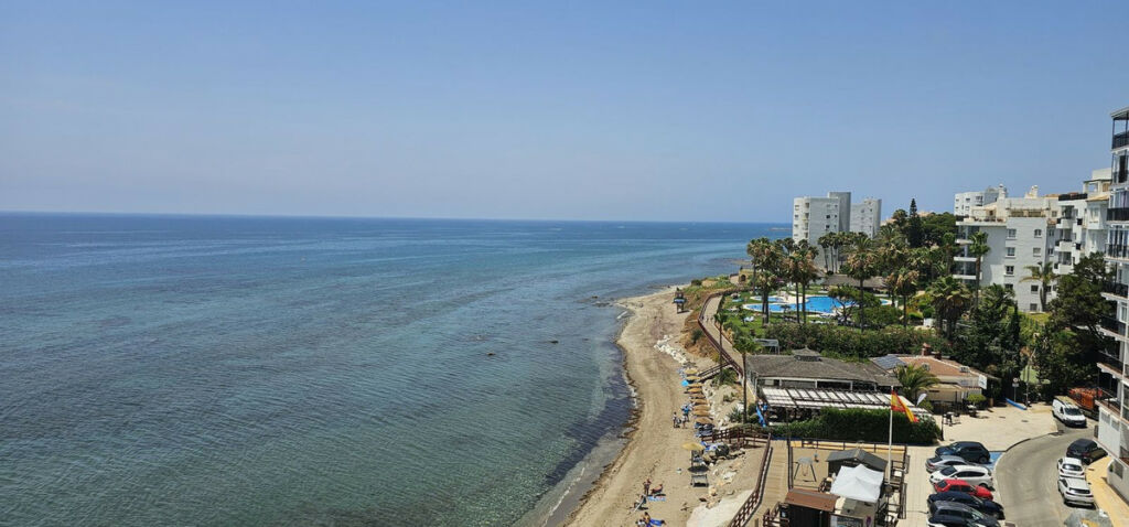 Middle Floor Apartment Calahonda Málaga - image 10