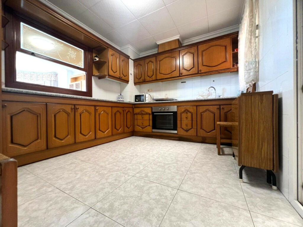 Middle Floor Apartment Playa de los Locos Alicante - image 7