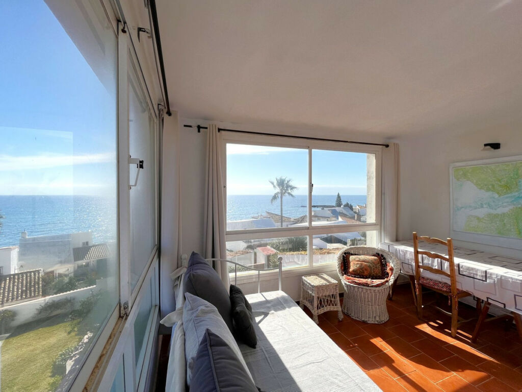 Detached Villa Estepona Málaga - image 7