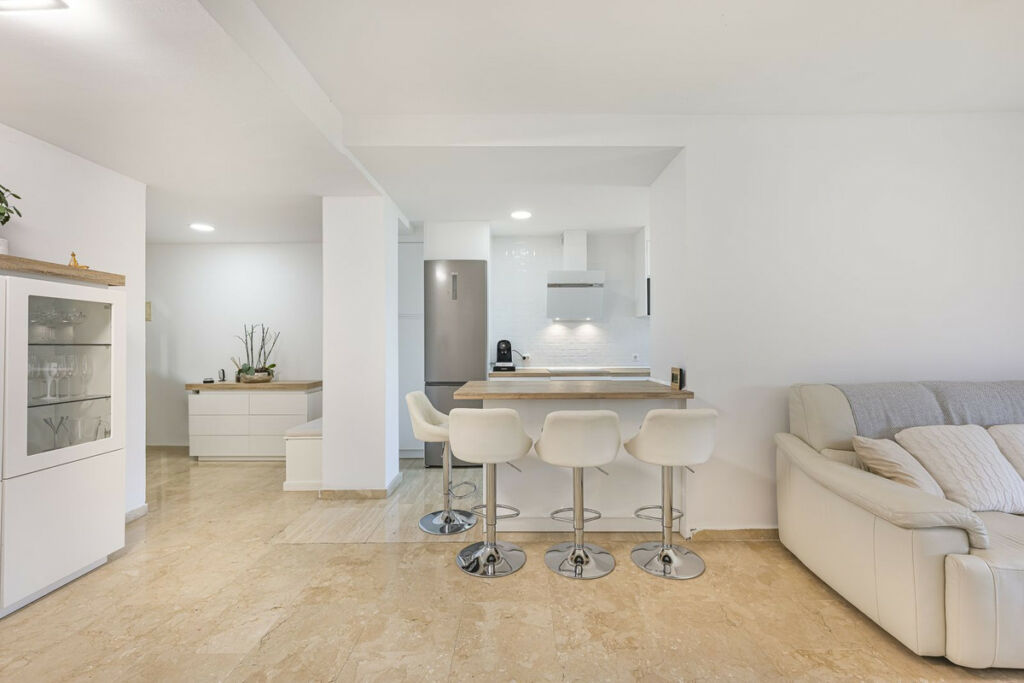 Middle Floor Apartment The Golden Mile Málaga - image 7