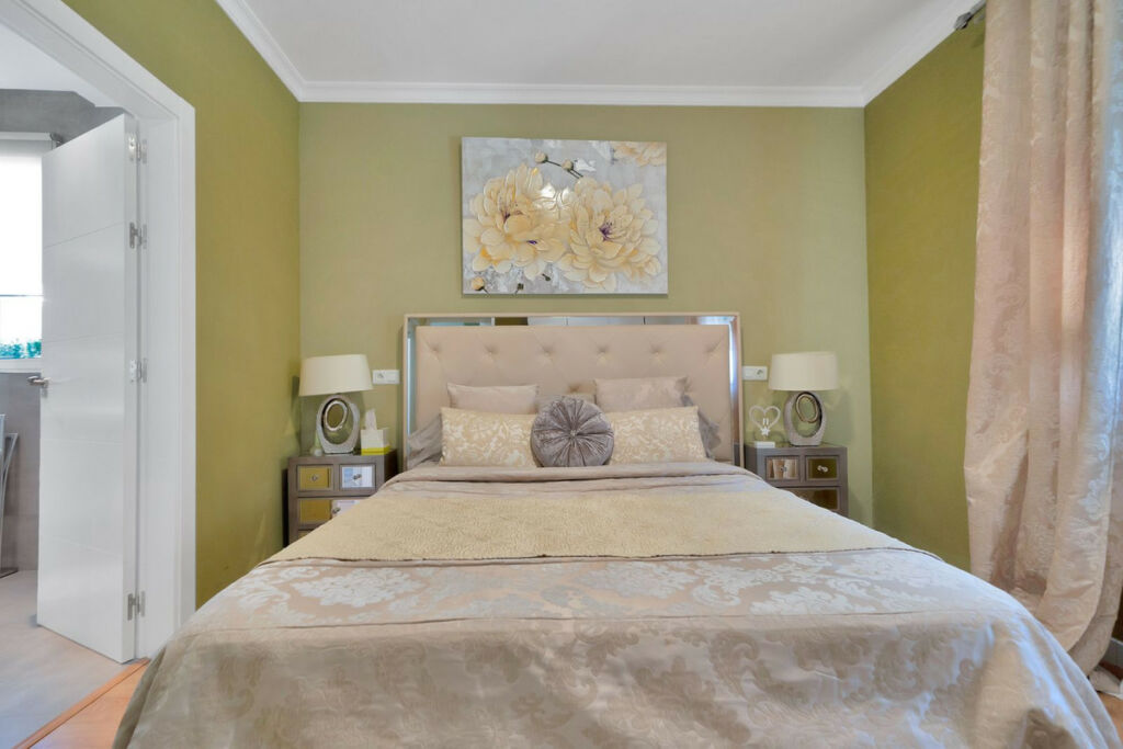 Detached Villa Estepona Málaga - image 7